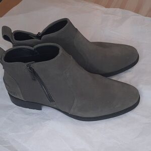 UGG Dark Gray waterproof boots bootles ankle boots sz 9